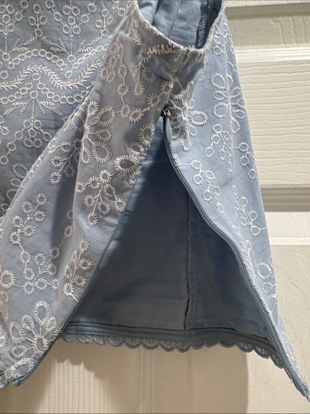 Loft Women’s Size 8 100% Cotton Cropped Fitted Blouse Embroidered Baby Blue - Picture 6 of 10